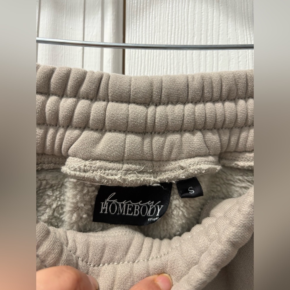 Fancy Homebody Off The Shoulder Sweat Suit Light Tan/ Gray Size Small - Picture 6 of 7